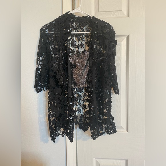 Elegant Black Lace Top - Picture 4 of 5
